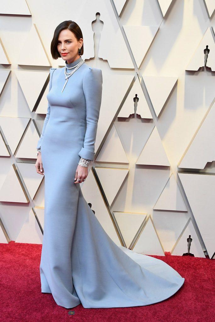 oscar 2019 alley girl charlize blue dress and jewelries 1