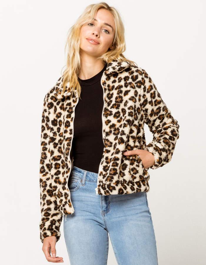 A model wearing a leopard print sherpa jackets from Tilly's.