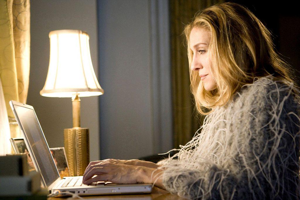carrie bradshaw the way she works from home