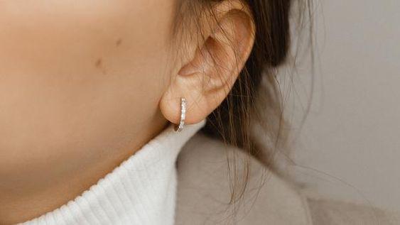 noemie huggie earring review, Noemie jewelry review
