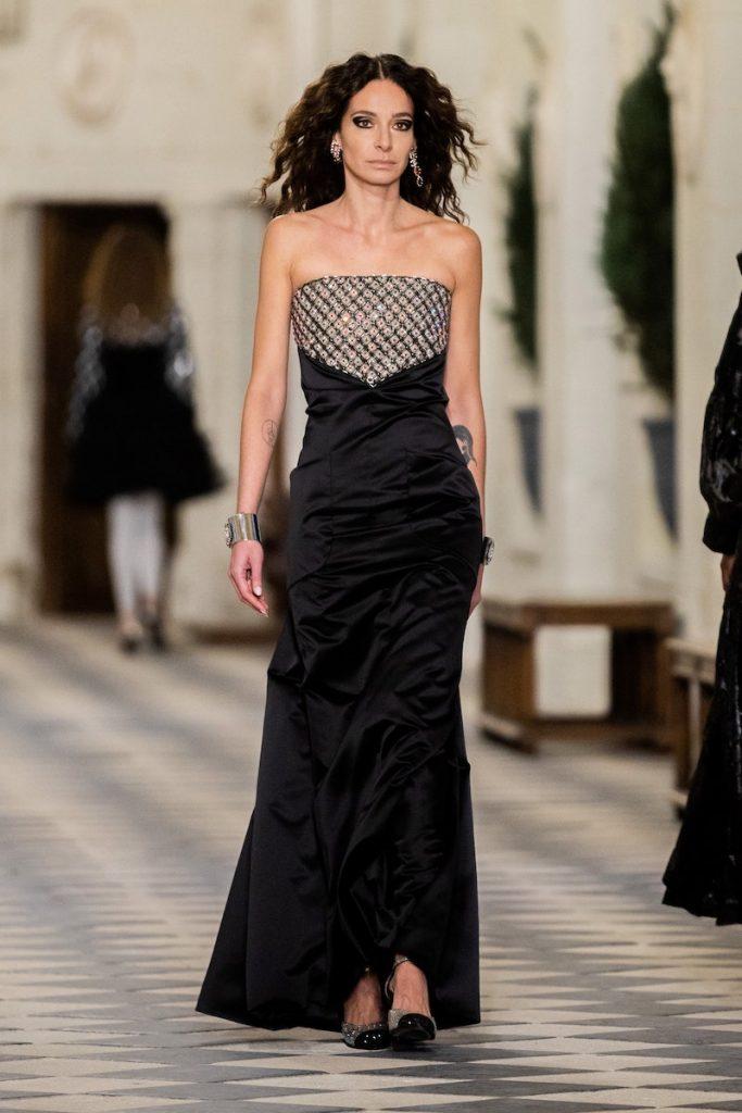 Chanel Métiers dArt 2021 Collection strapless dress