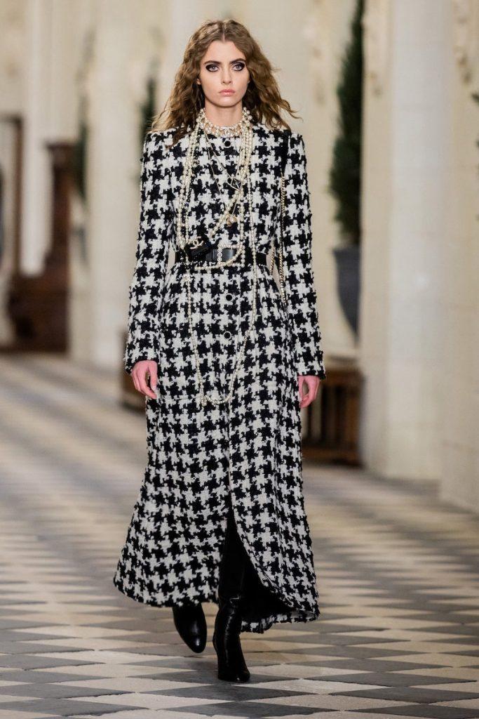 Chanel Métiers dArt 2021 houndstooth coat
