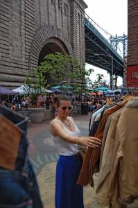 new york guide brooklyn dumbo alley girl6