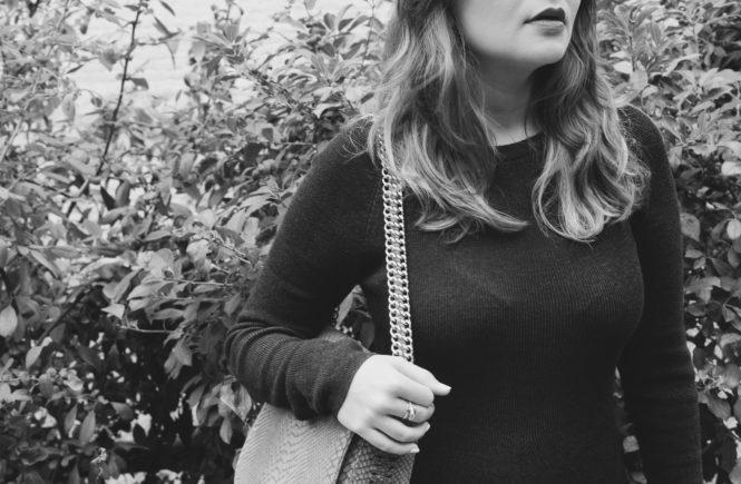 Jersey Dress with the Golden Shoes 1 Jersey Dress with the Golden Shoes