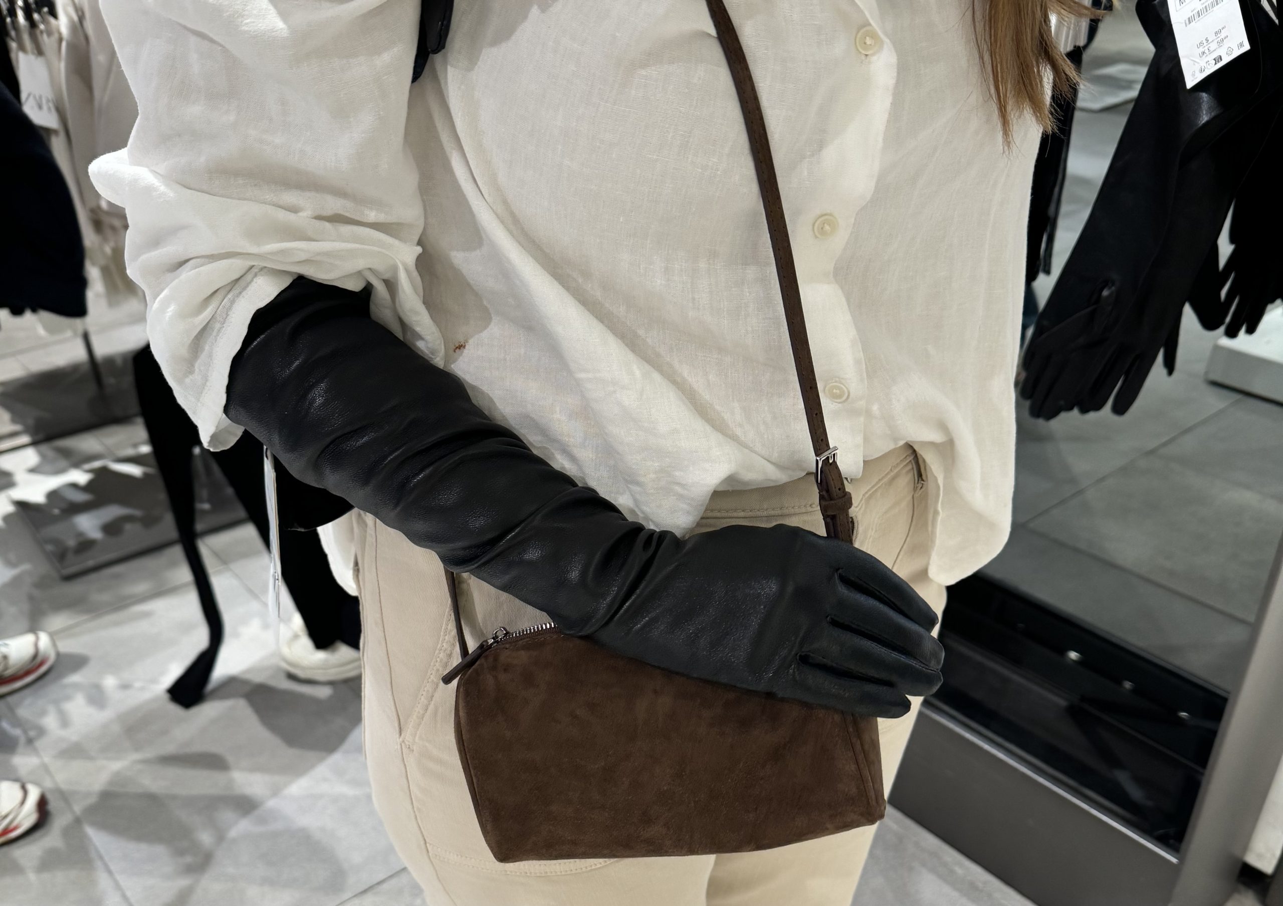 Steal These 65 Opera Gloves Outfits Ideas to Elevate Your Winter Style 12 Steal These 65 Opera Gloves Outfits Ideas to Elevate Your Winter Style